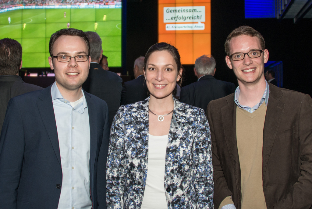 Der JU-Kreisvorsitzende Thomas Eusterfeldhaus freut sich zusammen mit Heike Wischemann und Julian Kiefmann ber die fr die Junge Union erfolgreichen Wahlen zum CDU-Kreisvorstand (v. l.)