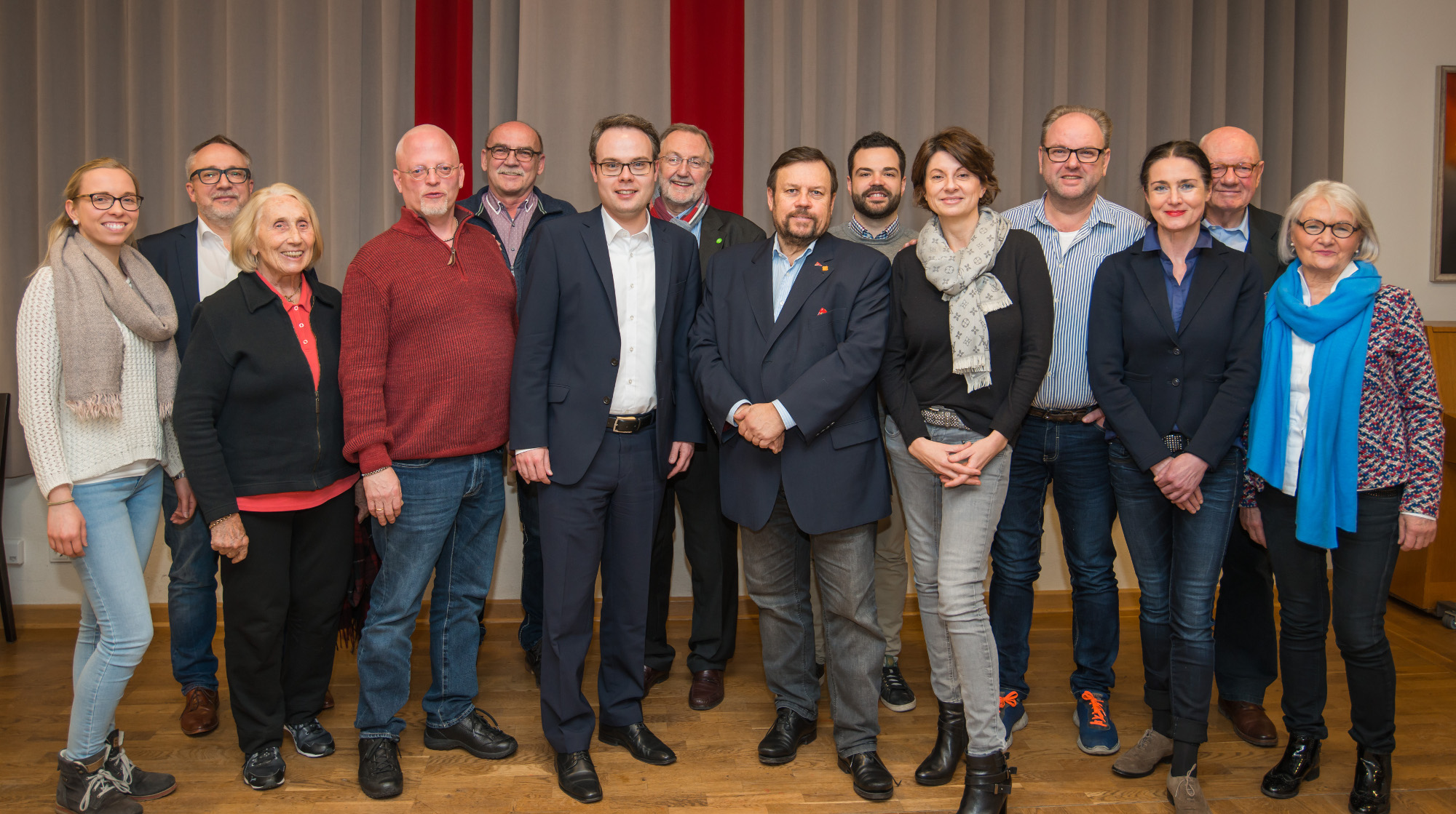 Der neue Vorstand des CDU Ortsverbandes Bocholt-Mitte mit dem Ortsverbandsvorsit-zenden Thomas Eusterfeldhaus (6. v. l.) und CDU-Parteichef Lukas Kwiatkowski (2. v. l.)